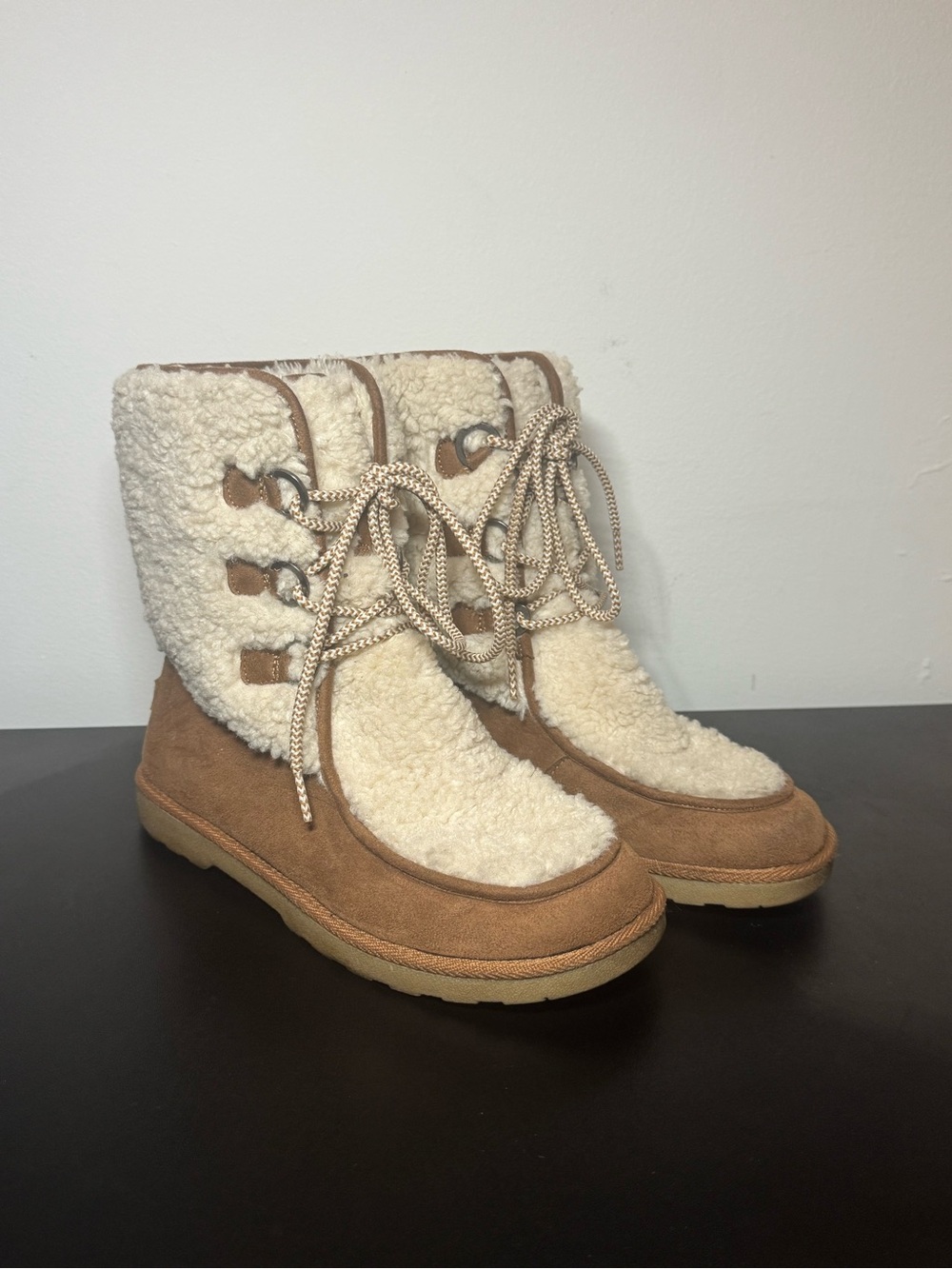 Shearling Lined Lace-Up Winter Boots - Cream & Brown